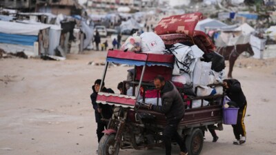 Displaced Palestinians, carrying their belongings, move away from the areas where the Israeli army is operating after Israel's renewed offensive in the Gaza Strip, on the outskirts of Beit Lahia, Thursday, March 20, 2025. (AP) Displaced Palestinians, carrying their belongings, move away from the areas where the Israeli army is operating after Israel's renewed offensive in the Gaza Strip, on the outskirts of Beit Lahia, Thursday, March 20, 2025. (AP)