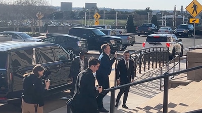 Elon Musk arrives for a meeting at the Pentagon (REUTERS/Phillip Stewart)