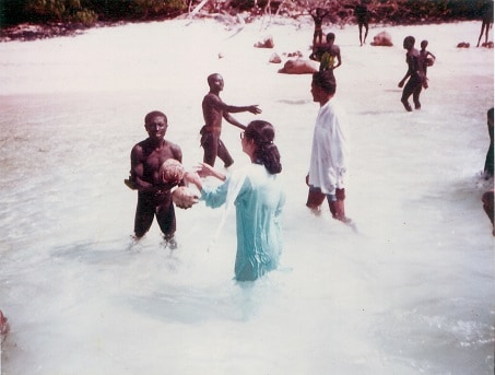 Madhumala Chattopadhyay hands coconuts to the Sentinelese during a 1991 contact mission. (Courtesy Madhumala Chattopadhyay) Madhumala Chattopadhyay hands coconuts to the Sentinelese during a 1991 contact mission. (Courtesy Madhumala Chattopadhyay)