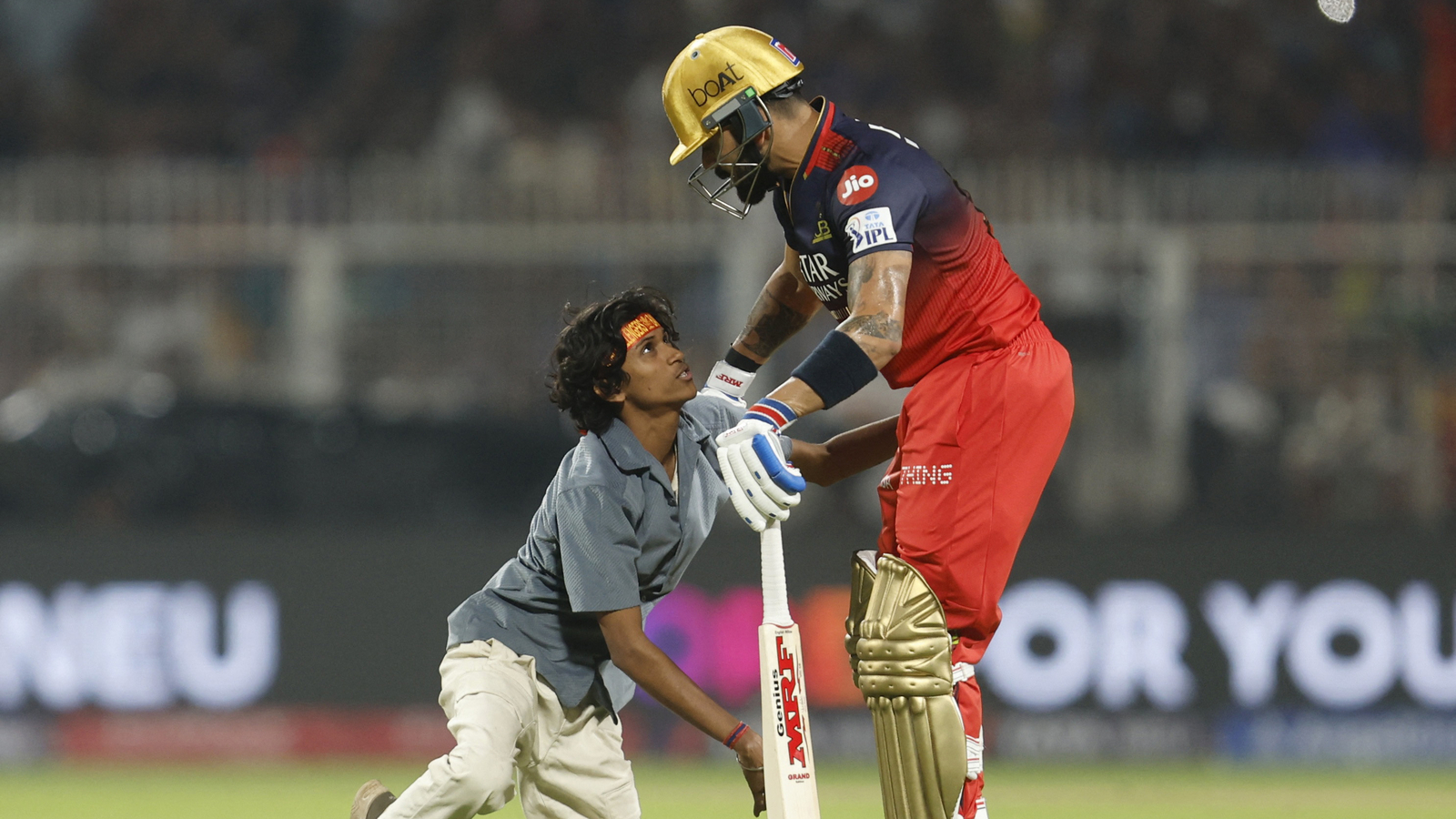 Man dives on Virat Kohli’s feet, refuses to let go after his fifty against KKR in dramatic scenes in IPL 2025