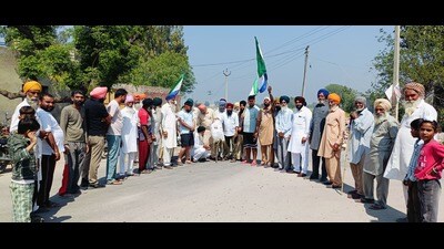 A protest of farmers in Amritsar on Saturday. (HT photo) A protest of farmers in Amritsar on Saturday. (HT photo)