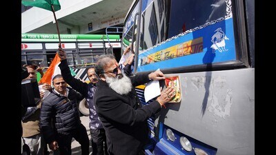 Anti-Terrorist Front India’s outfit’s chief Viresh Shandilya along with activists pasting pictures of Bharat Mata on Pepsu Road Transport Corporation (PRTC) buses in Shimla (HT Photo) Anti-Terrorist Front India’s outfit’s chief Viresh Shandilya along with activists pasting pictures of Bharat Mata on Pepsu Road Transport Corporation (PRTC) buses in Shimla (HT Photo)