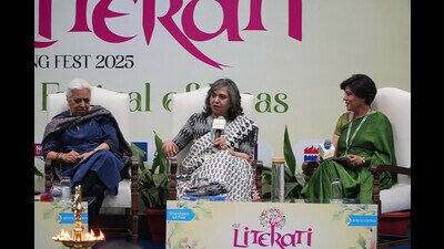 Authors Manju Jaidka and Neelkamal Puri delved into the role and beauty of metaphors in writing in session “Metaphors be with you: The power of storytelling”. (HT photo) Authors Manju Jaidka and Neelkamal Puri delved into the role and beauty of metaphors in writing in session “Metaphors be with you: The power of storytelling”. (HT photo)