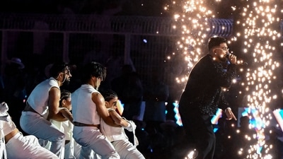 Indian singer Karan Aujla (R) performs during the opening ceremony of the Indian Premier League (IPL) before the start of the Twenty20 cricket match between Kolkata Knight Riders and Royal Challengers Bengaluru at the Eden Gardens in Kolkata on March 22, 2025. (Photo by DIBYANGSHU SARKAR / AFP) / -- IMAGE RESTRICTED TO EDITORIAL USE - STRICTLY NO COMMERCIAL USE -- (AFP) Indian singer Karan Aujla (R) performs during the opening ceremony of the Indian Premier League (IPL) before the start of the Twenty20 cricket match between Kolkata Knight Riders and Royal Challengers Bengaluru at the Eden Gardens in Kolkata on March 22, 2025. (Photo by DIBYANGSHU SARKAR / AFP) / -- IMAGE RESTRICTED TO EDITORIAL USE - STRICTLY NO COMMERCIAL USE -- (AFP)
