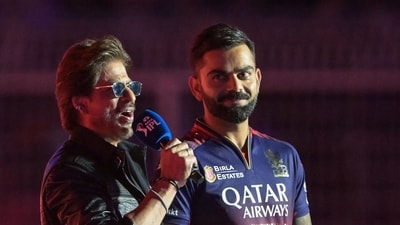 Bollywood actor Shah Rukh Khan (L) speaks as Royal Challengers Bengaluru's Virat Kohli watches during the opening ceremony of the Indian Premier League (IPL) before the start of Twenty20 cricket match between Kolkata Knight Riders and Royal Challengers Bengaluru at the Eden Gardens in Kolkata on March 22, 2025. (Photo by DIBYANGSHU SARKAR / AFP) / -- IMAGE RESTRICTED TO EDITORIAL USE - STRICTLY NO COMMERCIAL USE -- (AFP) Bollywood actor Shah Rukh Khan (L) speaks as Royal Challengers Bengaluru's Virat Kohli watches during the opening ceremony of the Indian Premier League (IPL) before the start of Twenty20 cricket match between Kolkata Knight Riders and Royal Challengers Bengaluru at the Eden Gardens in Kolkata on March 22, 2025. (Photo by DIBYANGSHU SARKAR / AFP) / -- IMAGE RESTRICTED TO EDITORIAL USE - STRICTLY NO COMMERCIAL USE -- (AFP)