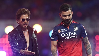 Royal Challengers Bangalore's Virat Kohli with Shah Rukh Khan before the match. The two danced to Jhoome Jo Pathan together. REUTERS/Abhijit Addya (REUTERS)