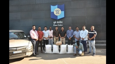 During the search, police found 30 packets of Ganja worth  ₹12 lakh filled in four nylon bags. (HT)