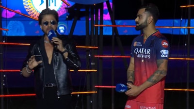 Virat Kohli and SRK chatted during the IPL 2025 opening ceremony. (Screengrab - JioHotstar) Virat Kohli and SRK chatted during the IPL 2025 opening ceremony. (Screengrab - JioHotstar)