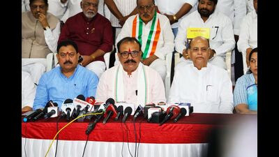 Maharashtra Congress chief Harshvardhan Sapkal (C) during a press conference in the city on Saturday. (HT PHOTO) Maharashtra Congress chief Harshvardhan Sapkal (C) during a press conference in the city on Saturday. (HT PHOTO)