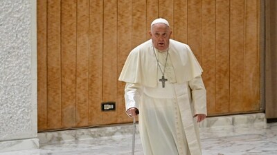 Pope Francis arrives for a meeting at Paul-VI hall in the Vatican on January 4, 2025. (AFP) Pope Francis arrives for a meeting at Paul-VI hall in the Vatican on January 4, 2025. (AFP)