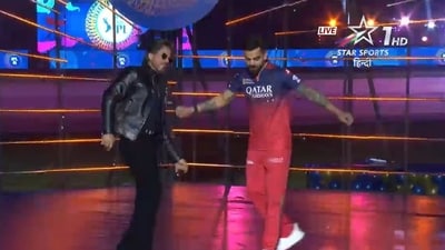 Shah Rukh Khan dances with Virat Kohli in IPL 2025 opening ceremony Shah Rukh Khan dances with Virat Kohli in IPL 2025 opening ceremony