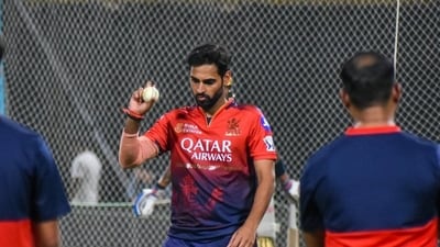 Bhuvneshwar Kumar was not picked by RCB against KKR Bhuvneshwar Kumar was not picked by RCB against KKR