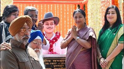 Delhi chief minister Rekha Gupta with New Delhi MP Bansuri Swaraj at Shaheed Park in Malviya Nagar on Sunday. (Vipin Kumar/HT Photo) Delhi chief minister Rekha Gupta with New Delhi MP Bansuri Swaraj at Shaheed Park in Malviya Nagar on Sunday. (Vipin Kumar/HT Photo)
