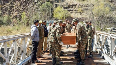 Indian Army officials facilitate the return of the mortal remains of two missing youths from Pakistan-Occupied Kashmir (POJK), at Uri in Baramulla on Saturday. (ANI ) Indian Army officials facilitate the return of the mortal remains of two missing youths from Pakistan-Occupied Kashmir (POJK), at Uri in Baramulla on Saturday. (ANI )