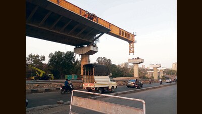 Katraj Chowk has faced severe traffic congestion for decades, even after construction of the Katraj-Kondhwa flyover near Katraj Zoo. (MAHENDRA KOLHE/ HT) Katraj Chowk has faced severe traffic congestion for decades, even after construction of the Katraj-Kondhwa flyover near Katraj Zoo. (MAHENDRA KOLHE/ HT)