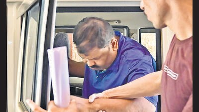 Mumbai, India - March 23, 2025:EOW official arrested and produced Rajiv Pandey, in financial fraud of New India Bank , at Esplande Courtin Mumbai, India, on Sunday, March 23, 2025. (Photo by Anshuman Poyrekar/ Hindustan Times) (Hindustan Times) Mumbai, India - March 23, 2025:EOW official arrested and produced Rajiv Pandey, in financial fraud of New India Bank , at Esplande Courtin Mumbai, India, on Sunday, March 23, 2025. (Photo by Anshuman Poyrekar/ Hindustan Times) (Hindustan Times)