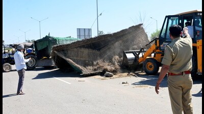 Police demolishing structures of the farmers at Shambhu border. (PTI File)