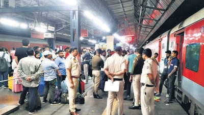 Police officers assess the situation at the station. (Arvind Yadav/HT Photo) Police officers assess the situation at the station. (Arvind Yadav/HT Photo)