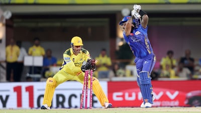 MS Dhoni shows brilliant reflexes to stump Suryakumar Yadav out in CSK vs MI clash (IPL 2025/X) MS Dhoni shows brilliant reflexes to stump Suryakumar Yadav out in CSK vs MI clash (IPL 2025/X)