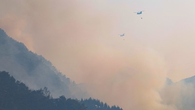 South Korea wildfires: Helicopters try to extinguish a fire after a wildfire broke out in the southeastern county of Sancheong on March 22. (AFP) South Korea wildfires: Helicopters try to extinguish a fire after a wildfire broke out in the southeastern county of Sancheong on March 22. (AFP)