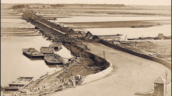 A bridge of boats across the Yamuna, as viewed from Delhi, in 1858. Photo by Felice Beato (Getty Images)