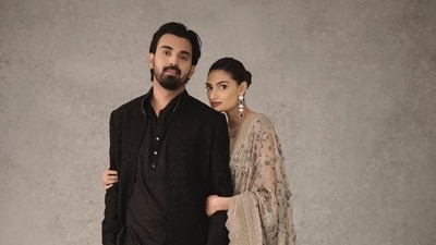 Athiya Shetty poses with her husband KL Rahul.