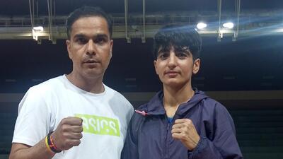 Boxer Minakshi with her coach Vijay Hooda. (HT) Boxer Minakshi with her coach Vijay Hooda. (HT)
