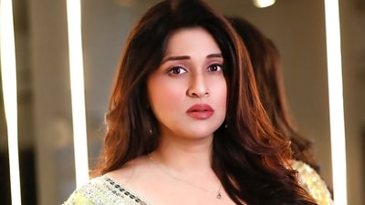 Mannara Chopra slams airline for denying her boarding, Mannara Chopra slams airline for denying her boarding,