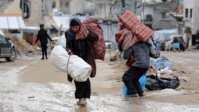 A Palestinian woman carries her belongings as she flees Beit Lahia in the northern Gaza Strip. (AFP) A Palestinian woman carries her belongings as she flees Beit Lahia in the northern Gaza Strip. (AFP)