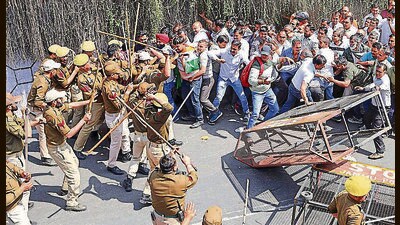 Jammu police stopping the public health engineering and Jal Shakti department daily wagers’ protest march to the Civil Secretariat on the fourth consecutive day of the protest in Jammu on Monday (Aman Sharma/HT) Jammu police stopping the public health engineering and Jal Shakti department daily wagers’ protest march to the Civil Secretariat on the fourth consecutive day of the protest in Jammu on Monday (Aman Sharma/HT)