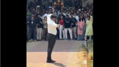Professor Pushpa Raj from Glocal Academy of Technology was seen effortlessly performing Michael Jackson-inspired steps. (Instagram/gatalbum) Professor Pushpa Raj from Glocal Academy of Technology was seen effortlessly performing Michael Jackson-inspired steps. (Instagram/gatalbum)