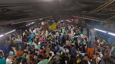 New Delhi: Heavy rush at the New Delhi railway station, Sunday, March 23, 2025. (PTI) New Delhi: Heavy rush at the New Delhi railway station, Sunday, March 23, 2025. (PTI)