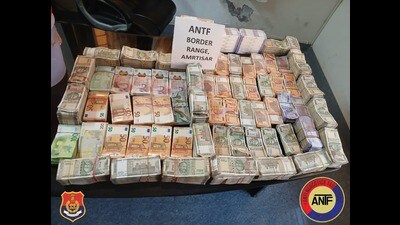Punjab Police recovered 372 gm gold and impounded four cars, a Mahindra XUV 300, a BMW, a Mahindra Thar and a Hyundai i10, the DGP said. (HT Photo) Punjab Police recovered 372 gm gold and impounded four cars, a Mahindra XUV 300, a BMW, a Mahindra Thar and a Hyundai i10, the DGP said. (HT Photo)