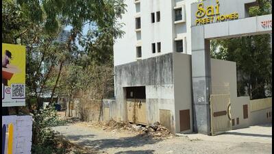 Residents of two cooperative housing societies in Balewadi fear their access road may be demolished as land surveyor has erroneously placed the stretch under private ownership. (HT)