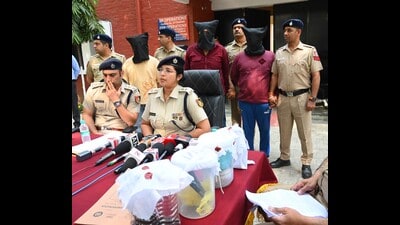 The Chandigarh Police Operations Cell has arrested five criminals associated with an interstate network of gangsters, drug peddlers and illegal arms suppliers active in the tri-city region. (Keshav Singh/HT)