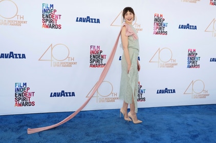 Elizabeth Olsen looked lovely in a pastel green lace gown from Erdem‘s spring 2025 collection, which featured a large pink bow affixed at the shoulder. (AP) Elizabeth Olsen looked lovely in a pastel green lace gown from Erdem‘s spring 2025 collection, which featured a large pink bow affixed at the shoulder. (AP)