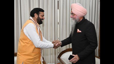 Haryana chief minister Nayab Singh Saini and assembly speaker Harvinder Kalyan on Tuesday watched the proceedings in the Punjab Vidhan Sabha (HT Photo)