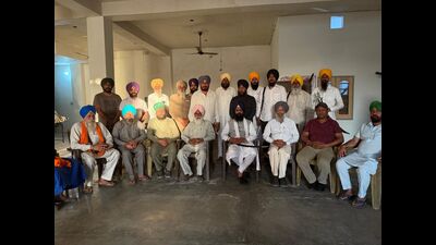 Officiating Akal Takht jathedar Kuldeep Singh Gargaj on Tuesday met the families affected by the 2017 Maur bomb blasts. (HT Photo)