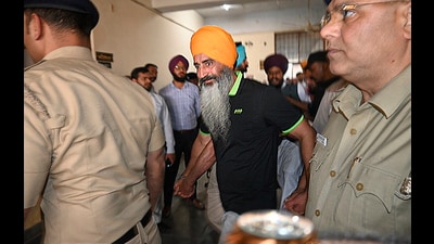 Police personnel take Jagtar Singh Tara to produce him before a local court in connection with the RSS leader Rulda Singh Murder case, in Patiala, Tuesday, March 25, 2025. (PTI Photo)