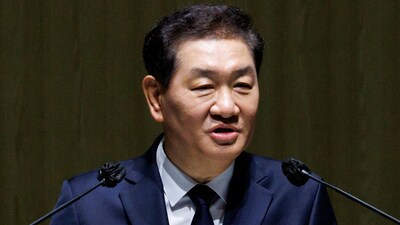 Han Jong-hee, co-chief executive officer of Samsung Electronics Co., speaks at the company's annual general meeting at the Suwon Convention Center in Suwon, South Korea, March 19, 2025. (REUTERS)