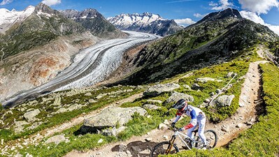 Mountain Biking and E-biking: Rent a bicycle and set off on the many bike trails; from leisure e-bike routes to exciting downhill rides. A cyclist favourite is the trail from Bettmeralp to Riederalp, which promises stunning views and gentle slopes while being ideal for all skill levels. Mountain Biking and E-biking: Rent a bicycle and set off on the many bike trails; from leisure e-bike routes to exciting downhill rides. A cyclist favourite is the trail from Bettmeralp to Riederalp, which promises stunning views and gentle slopes while being ideal for all skill levels.