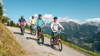 The Trottinett ride on the car-free Bettmeralp down to Betten Dorf (Village) is enormous fun for the whole family! The Trottinett ride on the car-free Bettmeralp down to Betten Dorf (Village) is enormous fun for the whole family!