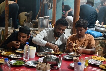 Foodies savouring Idrees Biryani (Photo: Mustaq Khan/HT)