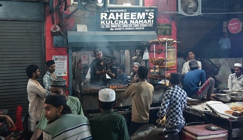 Delicacies being prepared at Raheem's (Photo: Mustaq Khan/HT)