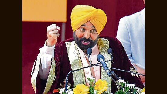 CM Bhagwant Singh Mann addressing students at the convocation ceremony at Government Girls College on Tuesday in Ludhiana, March 26, 2025 (Manish/Hindustan Times)