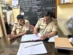 A Bengaluru cab driver strangled his wife to death and then surrendered to the police A Bengaluru cab driver strangled his wife to death and then surrendered to the police