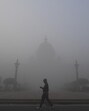 Thick fog in Delhi in Febuary. (Sanjeev Verma/HT Photo) Thick fog in Delhi in Febuary. (Sanjeev Verma/HT Photo)