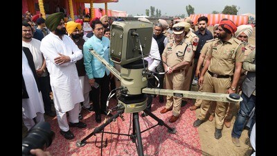 Aam Aadmi Punjab president and Punjab Cabinet minister Aman Arora, transport minister Laljit Singh Bhullar and police officials during launching of anti-drone system at village Naushera Dhalla near India- Pakistan Border on Wednesday. (Sameer Sehgal/Hindustan Times) Aam Aadmi Punjab president and Punjab Cabinet minister Aman Arora, transport minister Laljit Singh Bhullar and police officials during launching of anti-drone system at village Naushera Dhalla near India- Pakistan Border on Wednesday. (Sameer Sehgal/Hindustan Times)