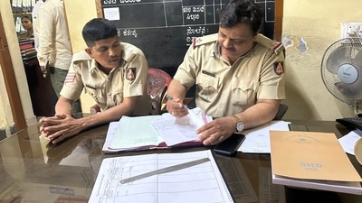 A Bengaluru cab driver strangled his wife to death and then surrendered to the police (Representative image/ File) A Bengaluru cab driver strangled his wife to death and then surrendered to the police (Representative image/ File)