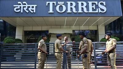 Mumbai, India - Jan. 6, 2025: Torres jewellery showroom in Dadar vandalised after cheating allegations by many investors in pretext of doubling their money, in Mumbai, India, on Monday, January 6, 2025. (Photo by Anshuman Poyrekar/ Hindustan Times) (Hindustan Times) Mumbai, India - Jan. 6, 2025: Torres jewellery showroom in Dadar vandalised after cheating allegations by many investors in pretext of doubling their money, in Mumbai, India, on Monday, January 6, 2025. (Photo by Anshuman Poyrekar/ Hindustan Times) (Hindustan Times)
